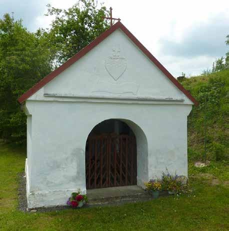 V roce 1871 byla snesena klenba a přitom byly objeveny gotické fresky sv. Vojtěcha a sv. Kateřiny, staré sanktuárium a posvátné předměty ve zdi. Do 70 let 19.