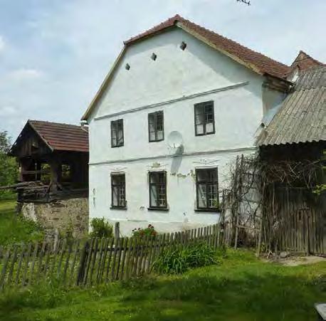 Pomník mi pomohla najít paní Josefka Kalabisová, která mi také vyprávěla celý příběh vraždy i odhalení pachatele, který se potom oběsil.