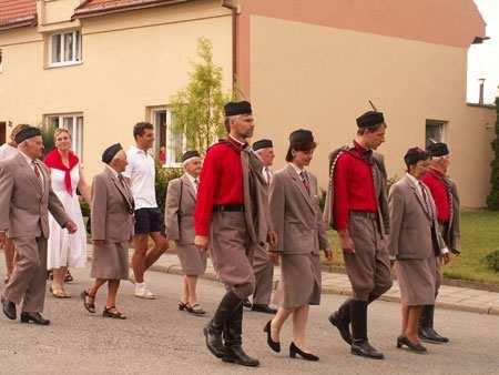 6 Bulletin Dobrovolnického centra ADRA České Budějovice Pod tíhou komunismu však došlo ke konci svobodného rozvoje dobrovolných a zájmových organizací.