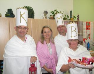 vyrobili nové koruny, převlékli se