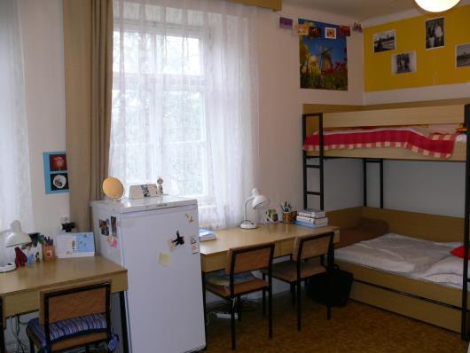 K dispozici je hřiště a společenská místnost s televizorem.
