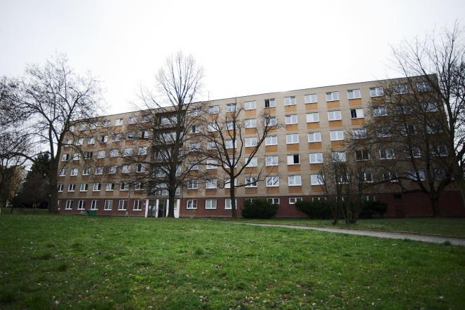každém patře. K dispozici je zde společenská místnost a posilovna. 3.1.