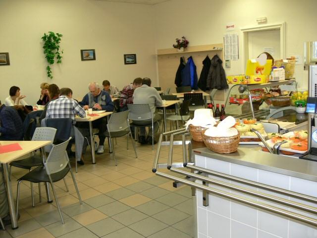 4.1.3 Stravovací provoz SP III Menza Veveří Bufet Veveří, Bufet PřF Nachází se v budově Právnické fakulty, má nejmenší odbytovou plochu s nejnižším počtem zaměstnanců.