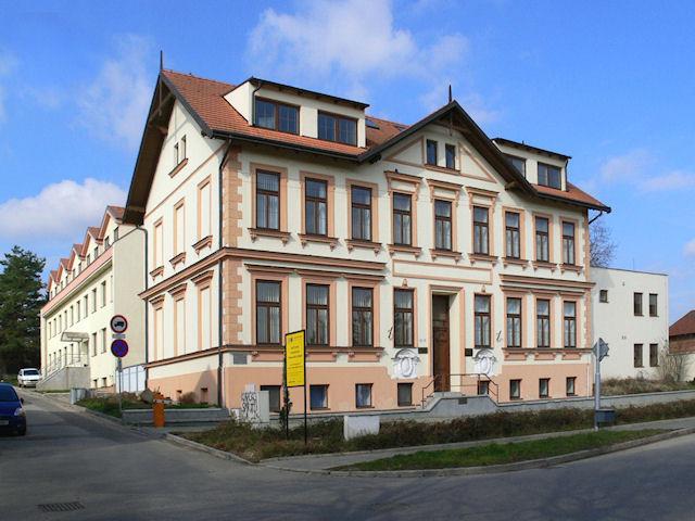 6 Univerzitní centrum Šlapanice Ve Šlapanicích u Brna najdete účelově zařízené, které má dlouholetou tradici nejen v poskytování komplexních služeb v oboru celoživotního vzdělávání, ale slouží také