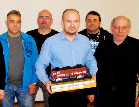 Oslovili povolání, jsme jej proto, aby hornického komentoval aktuální situaci. Kdo zodpovídá za plnění výrobních úkolů? Za plnění výrobních úkolů je zodpovědný právě Kamil Kempný.