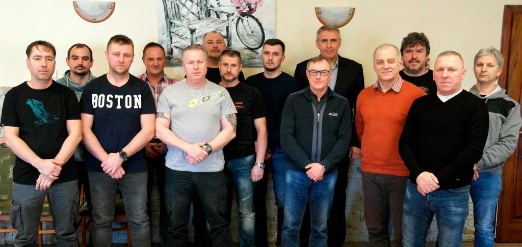 jsme měli ve stěně přesmyk o skoku pěti metrů, na deseti sekcích jsme lepili škváru a zavrtávali roxory, ibotyče i TH roviny s kladením baldachu.