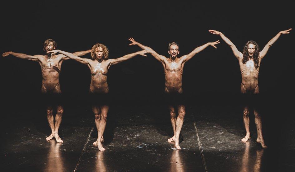 Provokativní třpytivá show Grace budapešťských Hodworks a choreografky Adrienn Hód