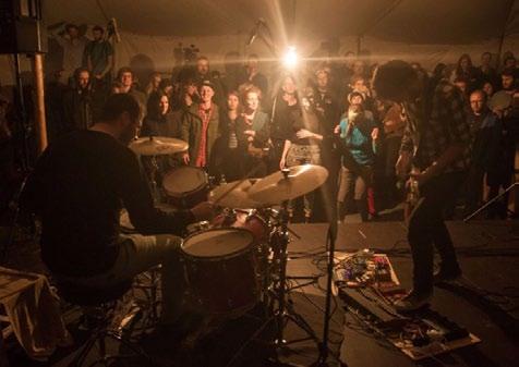 který se na festivalu zdržel čtyři dny a Floru přirovnal k úžasnému rock n rollovému