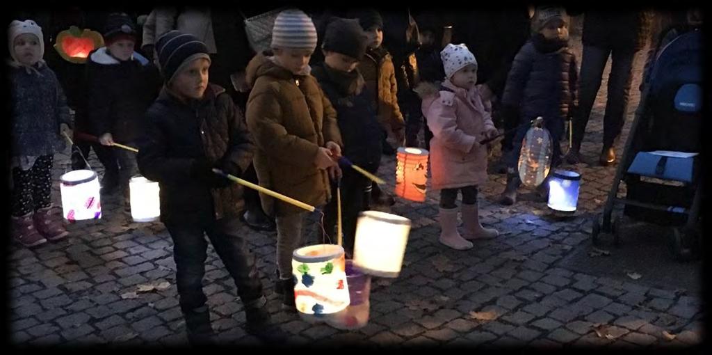 Wir trafen uns alle mit unseren wunderschönen Laternen im Stromovka-Park.