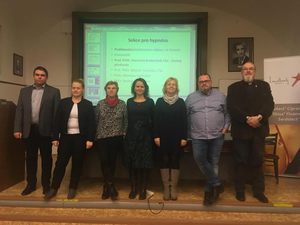 NOVÝ VÝBOR SEKCE PRO HYPNÓZU PhDr. Marie Pečená předsedkyně Mgr. et Mgr. Veronika Víchová vědecký sekretář Mgr.