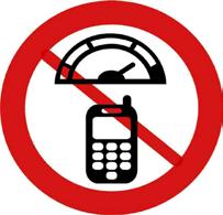 Pravidlo #10 Při řízení vozidla nepoužívat mobilní telefon a dodržovat maximální povolenou rychlost Překročení povolené rychlosti nebo používání mobilního telefonu za jízdy zvyšuje riziko ztráty