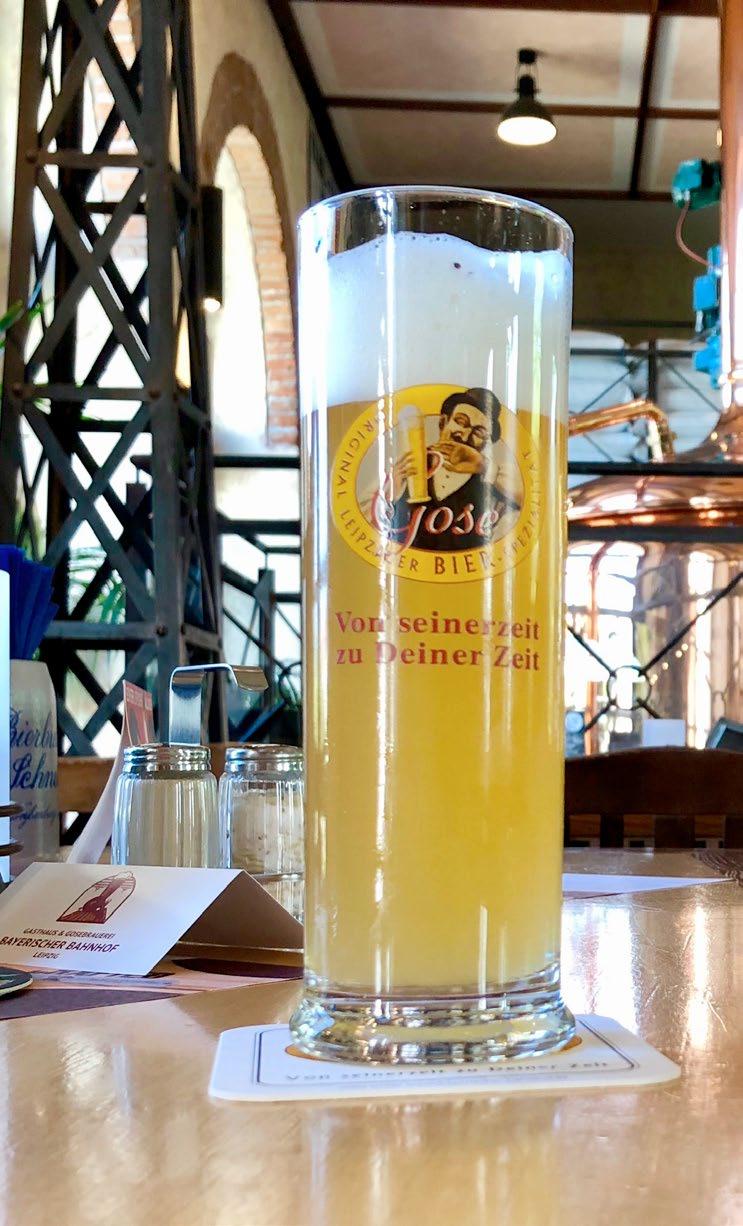 PIVAŘ 5 vody, Berliner Weisse s vůní ovoce nebo bylinek, ale také o specialitě ze svobodného státu Durynsko, tedy Schwarzbieru černém jako noc, kterým zaháněli žízeň dělníci z VEB Automobilwerk
