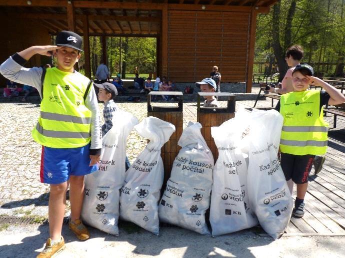 PODZIM 2018 Podzimní úklid byl ve znamení zapojení do celosvětové kampaně Clean up the World! A hlavní úklidový den byl určen na sobotu 15. září 2018. Na sobotu a neděli (16.