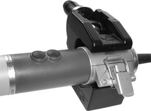 Rozlišení datového souboru není nikdy horší než 0,5 mm (tj. 2 obrazy na 1mm posunu). Výchozí hodnotou rozlišení je 0,25 mm. Podpěrná objímka pro snímač UA0679 Obrázek 7.