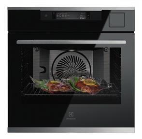 490 Kč Mikrovlny + gril Nerezová ocel s úpravou proti otiskům prstů Steamify Technologie SteamBake přidá na začátku pečení k horkému vzduchu i páru, která na pokrmech vytvoří  Steamify automaticky