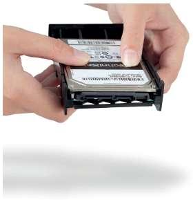 Volitelný interní pevný disk Pro pohodlné nahrávání televizního vysílání, můžeze SONATU 1 vybavit interním pevným diskem 2,5 nebo diskem SSD.. Vložení interního pevného disku a.