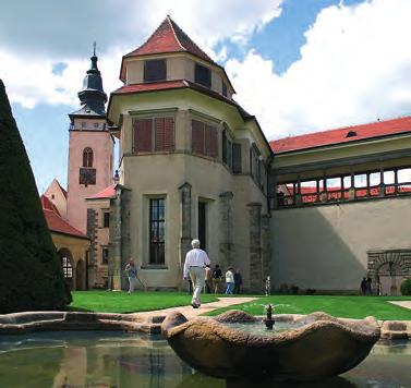Městu se ne nadarmo přezdívá Moravské Benátky a právem se řadí mezi nejkrásnější města České republiky s měšťanskými domy s renesančními a barokními štíty.