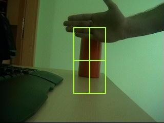 Cíl je identifikován algoritmem CAMShift.