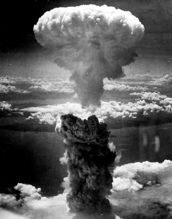 VÁLEČNÁ LITERATURA literatura o jednotlivých válečných konfliktech literatura šoa a atomové
