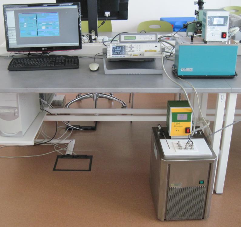 První část je sestavena z olejového termostatu Medingen E 20, RLC metru HP Agilent E4980A a osobního počítače. Tato část pracoviště je použita pro teplotní rozsah měření 40 C až 150 C.