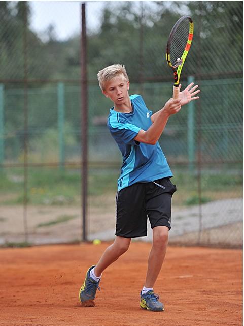 Ve volném čase se věnuji i jiným sportům jako třeba florbal, atletika a hraní kompetetivních počítačových her.