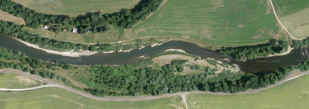 H30 Bečva: Zpřírodňující se úsek toku rozvolněním napřímeného koryta a