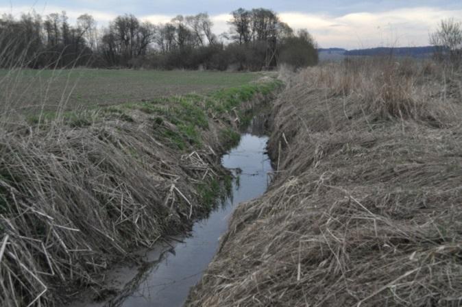 splachům ornice do vody.