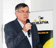 Vlevo je krajský radní Ing. Martin Hýský František Špička, agronom firmy Eurofarms Jihlava kajících se postřiků s vlivem na zdraví včel a dobrých životních podmínek zvířat.