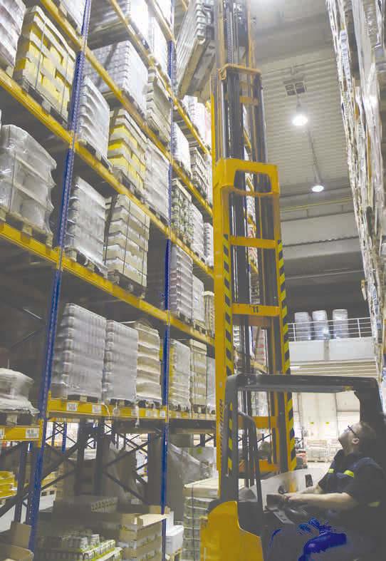 24 INZERCE NA VLASTNÍ KŮŽI Redaktor DOBRÉHO DNE vyzkoušel práci skladníka Centrální distribuční sklad (CDS) firmy Hamé na okraji Starého Města je nepřehlédnutelná velká bílá budova.