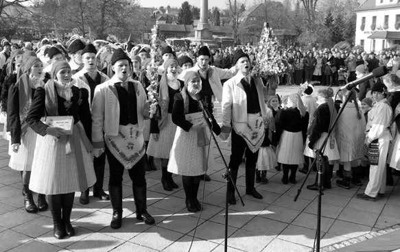 Vystoupily také další místní folklorní soubory. Postupně představily soubor písní o životě v Bánově. Důležité je předávat štafetu, protože již v dětství je folklor nejcennější pramen lidové kultury.