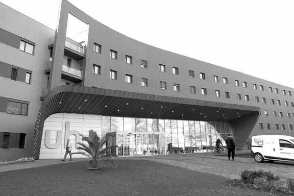 Milena Šabatová dále upřesnila, že případy se prozatím vyšetřují jako přestupky proti občanskému soužití. Nevylučujeme ale, že mohou být překvalifikovány na trestný čin, dodala.