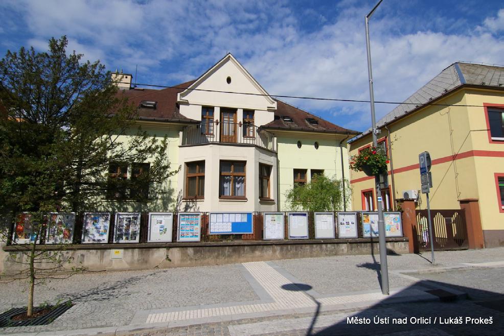 VIZE DO BUDOUCNA TRANSFORMACE STACIONÁŘE Organizace vždy usilovala o rozšíření služeb, přestěhování do jiných prostor nebo o přístavbu a zajištění celoročního provozu.