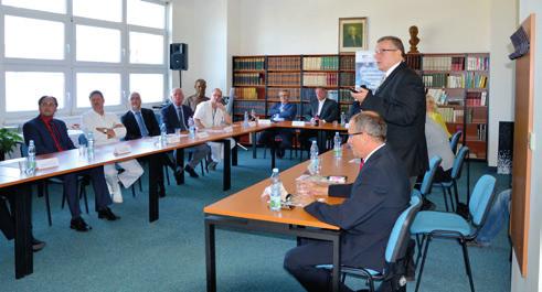 Adresa redakce: Sociální péče 3316/12 A 401 13 Ústí nad Labem Kontakty: tel.: 477 111 111 fax: 472 774 286 e-mail: infolisty@kzcr.eu Redakční rada: Předseda: Ing.