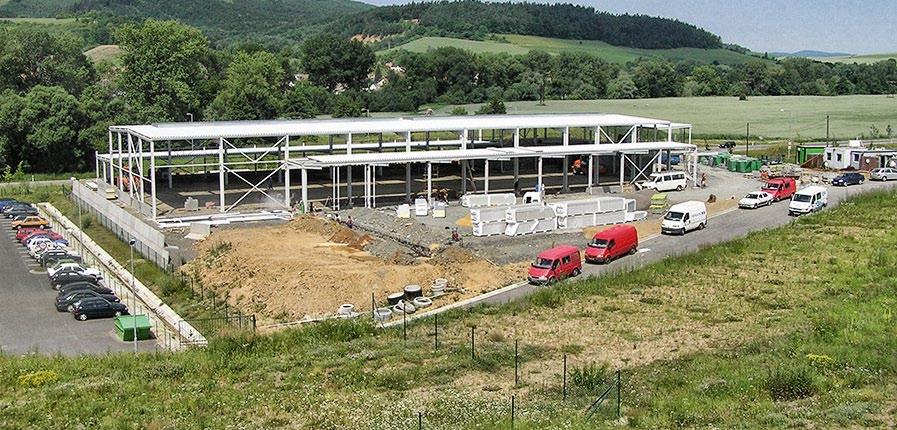 nabízených služeb. Ty nově zahrnují vše od ohraňování, vysekávání a svařování až po kompletní zámečnickou výrobu.