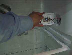 Thermic disconnects the electric circuit and protects the compressor in the event of excess current and temperature.