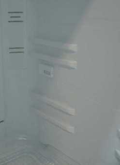 o Freezer Compartment Sensor It detects the temperature in the freezer compartment and transmits this to the microprocessor.