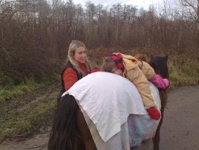 chromozomu a její vzácný syndrom se jmenuje Aicardi Goutieres syndrom. Viktorka nechodí, nesedí, neumí pracovat s rukama. Neumí ani dobře polykat.