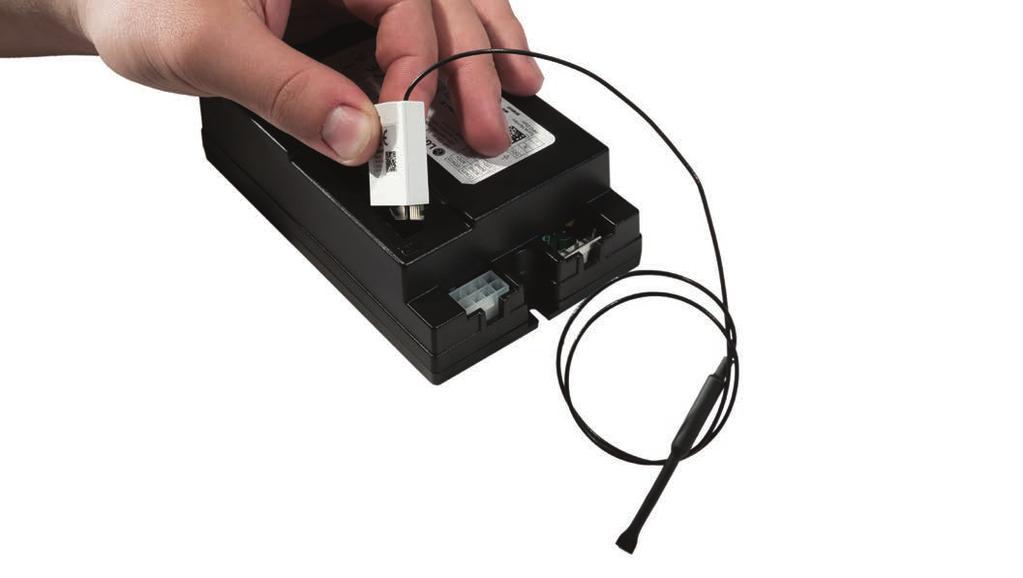 místě pomocí Bluetooth. Uživatel může ze země svítidlo zapínat a vypínat, upravovat křivku stmívání, číst diagnostická data a mnohem více.