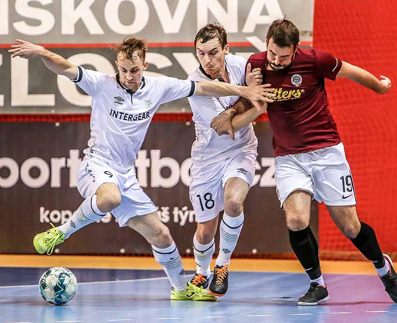 52 FUTSAL FUTSAL 53 Teplice jsou ve finále. Sparta získala Foto: Ivana Hošková mečbol ve skvělém zápase Foto: Ivana Hošková CHRUDIM V PÁTEČNÍM UTKÁNÍ MOHUTNĚ DOTAHOVALA SPARŤANSKÝ NÁSKOK.