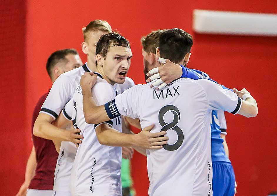 Éverton, který dal v pátek pět branek, si nezahraje v součtu dva zápasy. VÝSLEDKY PLAY OFF VARTA FUTSAL LIGY SVAROG FC TEPLICE SK SLAVIA PRAHA 4:2 (3:0) ZÁPAS V PRAZE PŘINESL MNOHO ZAJÍMAVÝCH SOUBOJŮ.