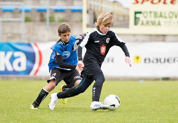 60 AKTUÁLNĚ AKTUÁLNĚ 61 ONDRÁŠOVKA CUP Kategorii U13 vyhrála Sparta Z VÍTĚZSTVÍ NA TURNAJI SE RADOVALI MLADÍ SPARŤANÉ. TŘINÁCTILETÍ ŽÁCI Z HRADCE KRÁLOVÉ (VPRAVO) SKONČILI DRUZÍ.