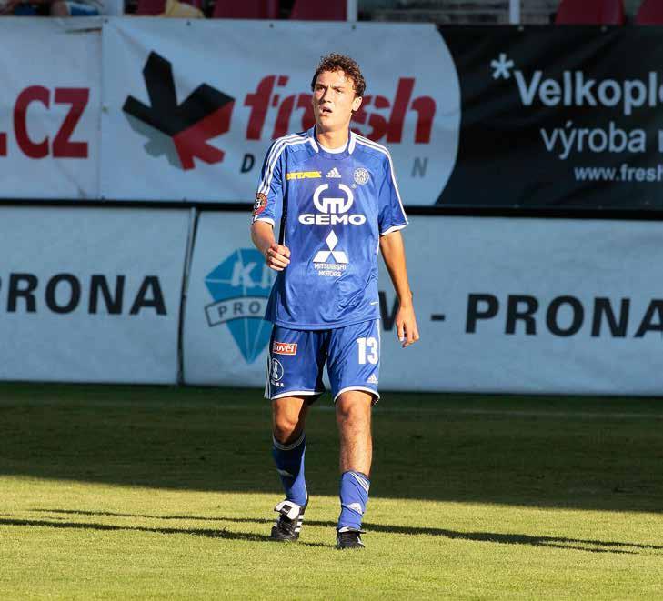 16 ROZHOVOR ROZHOVOR 17 Dá se říct, že se Jablonec baví fotbalem? Hezky se na vás z tribuny dívá. Neřekl bych, že se fotbalem vyloženě bavíme. Musíme tvrdě pracovat. Ale ano, máme z toho dobrý pocit.