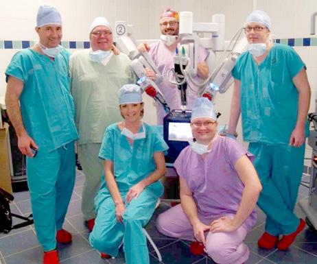 10 let robotické chirurgie ŠKOLICÍ CENTRUM A ZKUŠENOSTI PROKTORA Pod slovem proktor je ve vztahu k Intuitive Surgical (IS) myšlen chirurg robotický operatér, který dosáhl takové odborné kvality a