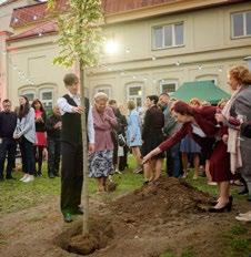 Významné události ZAHRADNÍ SLAVNOST Ústředním motivem Zahradní slavnosti (tradiční poděkování předplatitelům a divákům na závěr sezony) bylo
