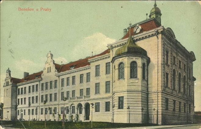 Z neblahých následků dob třicetileté války se město dostávalo dlouhá desetiletí. Na počátku 18. století se díky příchodu piaristů a výstavbě piaristické koleje s kostelem sv.