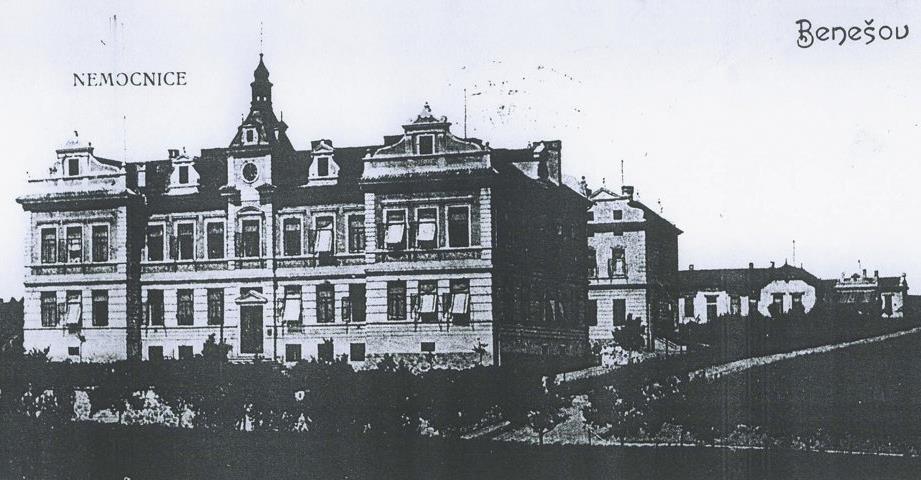nádrži Slapy, se všichni obyvatelé museli vystěhovat. V období minulého režimu město přišlo o velkou část kompaktní historické zástavby. [1, 2, 3] 1.