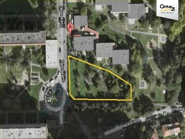 travnatý pozemek, se stromy, v blízkosti krčského sídliště.. Nedaleko pozemku, cca 300 m, se nachází MHD zastávka sídliště Krč, lékárna, mateřská škola a restaurační zařízení.