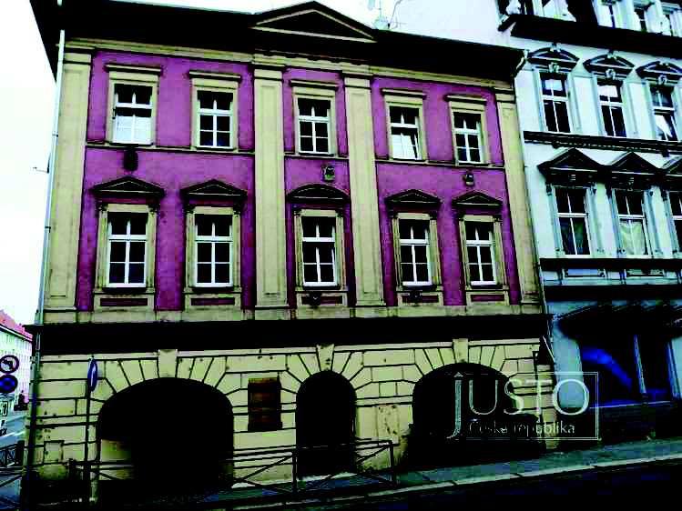 Záznam o prodeji srovnávané nemovitosti è. 2 1. Identifikace Prodej, Bytový dùm, 553 m 2, Radnièní è.p. 252/10, Dìèín, okres Dìèín Celková cena: 10.550.000 Kè Adresa: Radnièní, Dìèín, okres Dìèín 2.