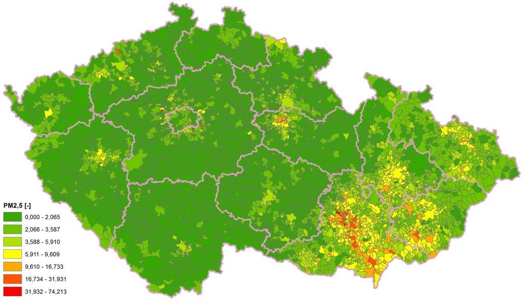 se projevuje méně v krajích s nižším podílem spotřeby palivového dřeva (Ústecký kraj, Středočeský kraj; Obr.