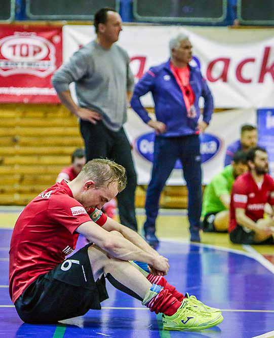 50 FUTSAL FUTSAL 51 Conde ví, že v Chrudimi má tým skvělé zázemí. Když jsem se rozhodoval, zda přijít do České republiky, vůbec jsem si nepředstavoval, že to pro mě bude tak speciální.